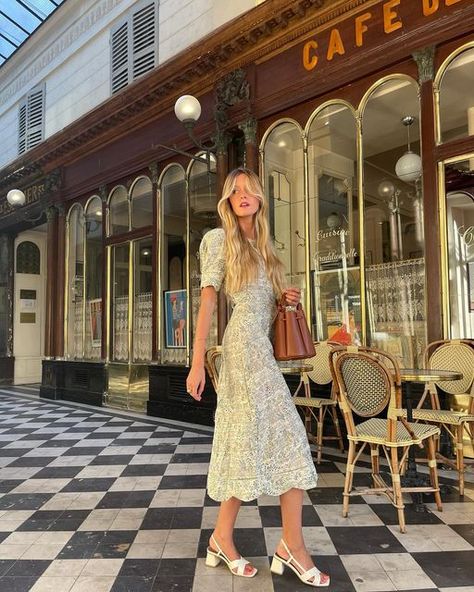 Jeanne Ménard on Instagram: "Last dress of the season (but not last @atelierreve on @sarenza 🤍) . . . . #parisienne #parisianvibes #fallfashion #transitionalstyle #fallvibes #parisiennestyle #styleinspo #onfilm #everydayoutfit #outfitinspiration #vintagestyle #backlessdress #parisvibes #parisstreetstyle #fashionblogger" Parisienne Style, Paris Vibes, Parisian Vibes, Paris Street Style, Transitional Style, Style Retro, Fall Vibes, Everyday Outfits, Backless Dress