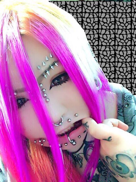 Body Modification Piercings, Face Piercings, Harajuku Fashion Street, Cool Piercings, Facial Piercings, Really Cute Nails, Body Jewelry Piercing, Body Piercings, Lip Piercing