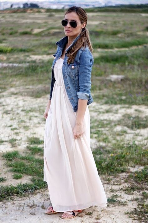 One of my favorite Spring/Summer looks..... long maxi dress with denim jacket. Totally rocking similar outfits on my Vegas trip in April! Casual Denim Jacket, Looks Chic, Denim Jackets, Looks Style, Mode Inspiration, Casual Denim, Spring Summer Outfits, Trendy Dresses, Modest Outfits