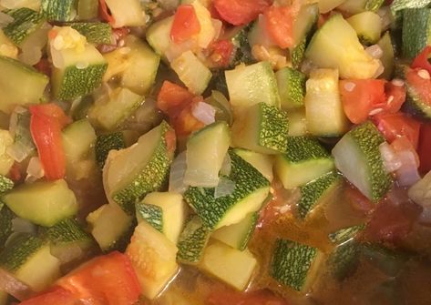 Foto principal de Calabazas a la mexicana Hispanic Kitchen, Deli Food, Plant Based Food, Plant Based Recipes, Mexican Food, Fruit Salad, Mexican Food Recipes, Zucchini, Plant Based