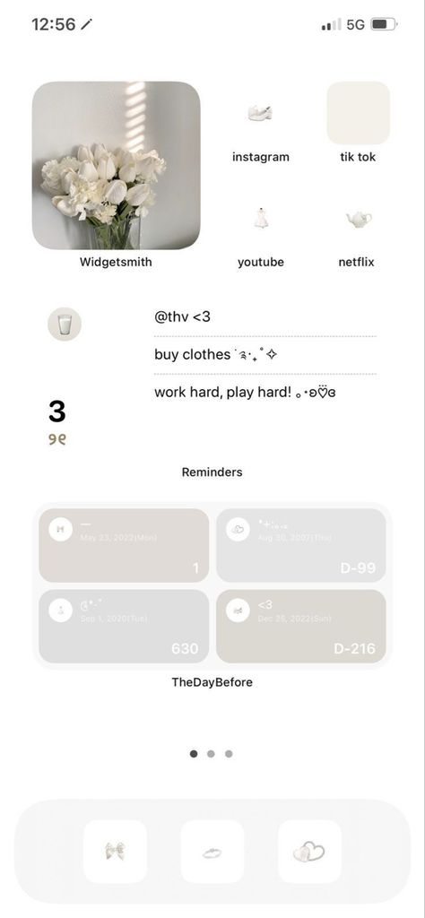 Homescreen Layout Aesthetic Iphone, White Homescreen Wallpaper Aesthetic, White Aesthetic Iphone Homescreen, White Phone Home Screen, Soft Aesthetic Homescreen, Pink And Beige Phone Layout, White Aesthetic Homescreen Layout, Homescreen Layout Iphone White, Flower Iphone Layout