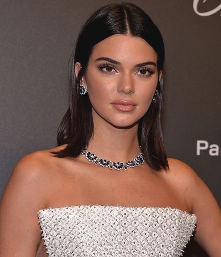 Kendall Jenner Hair Short, Dramatic Haircut, Bangs And Long Layers, Kendall Jenner Short Hair, Bobs Bangs, Straight Lob, Hair Glaze, Low Bun Wedding Hair, Lob Hair