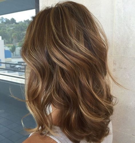 50 Light Brown Hair Color Ideas with Highlights and Lowlights Dark Brown Hair With Blonde Highlights, Smart Hairstyles, Brown Hair With Highlights And Lowlights, Ideas Haircut, Haircut Medium, Bronde Hair, Wavy Lob, Brown Hair With Blonde Highlights, Caramel Hair