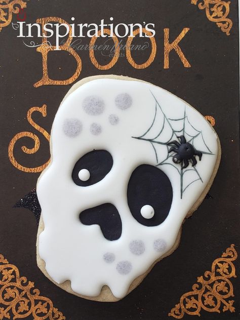 Skull Cookies Royal Icing, Witch Cookies Decorated, Skull Cookies Decorated, Skull Cookie Decorating, Scary Cookies, Skull Sugar Cookies, Ghost Sugar Cookies, Skeleton Cookies, Cookie Halloween