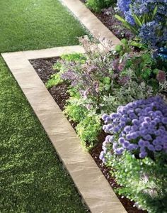 Paver border designs look neat and beautiful, adding stylish organization to yard landscaping ideas and garden design. Pavers provide a wide border that keeps grass out of the garden and add more text Stone Flower Beds, Backyard Flowers Beds, Garden Border Edging, Brick Garden Edging, Front Landscape, Flower Bed Edging, Backyard Flowers, Garden Walkway, Edging Ideas