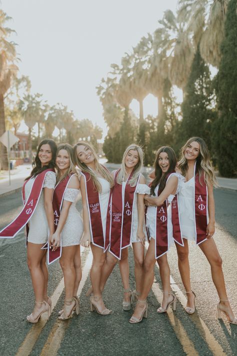 University Of Arizona Graduation, Graduation Photo Shoot, Sorority Graduation, Sorority Pictures, College Grad Pictures, Spring Senior Pictures, College Graduation Photoshoot, College Graduation Pictures Poses, College Senior Pictures