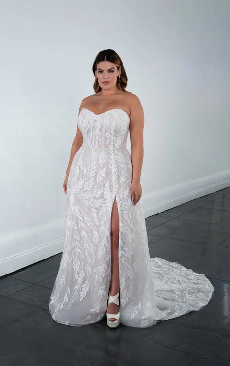 Lacy Plus Size Wedding Dress, Plus Size Strapless Wedding Dress, Fitted Plus Size Wedding Dress, Wedding Dress For Short Women Curvy, Plus Size A Line Wedding Dresses, Wedding Dresses For Plus Size Women, Hourglass Wedding Dress, Curvy Bride Dress, Moonlight Wedding