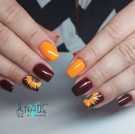 Sunflower Nail Ideas Art Designs, Fall Sunflower Nails, Sunflower Nails Design, Sunflower Nail Ideas, Short Nails Spring, Nails Sunflower, Sunflower Nail Designs, Nail Art Fleur, Sunflower Nail