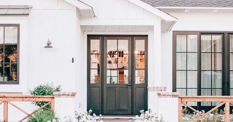 Inspiration: All The Beautiful Gardens California Beach House Exterior, White Beach House Exterior, Coastal Homes Exteriors, Beach Bungalow Exterior, Coastal Cottage Exterior, Coastal Farmhouse Exterior, Cottage Style Exterior, Coastal House Exterior, Exterior Beach House