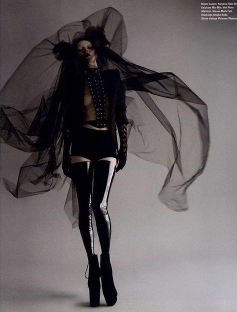 Nick Knight Photography, Photo Mannequin, Nick Knight, Patrick Demarchelier, Steven Meisel, Men In Black, Estilo Punk, Shoot Inspiration, Golf Fashion