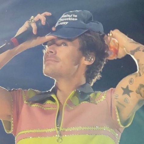 Principe Harry, Haikou, Harry Styles Pictures, Harry Styles Photos, Mr Style, Harry Styles Love On Tour, Amsterdam Netherlands, Treat People With Kindness, Harry Edward Styles