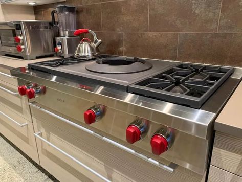 Wolf Rangetop, Wok Stove, Wolf Cooktop, Chefs Kitchen Design, Wok Kitchen, Wok Burner, Wok Cooking, Cast Iron Wok, Flat Top Griddle