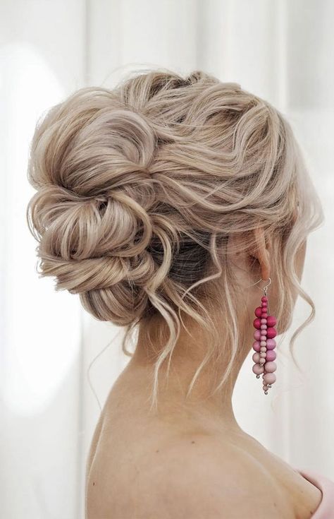 Blonde Bridal Hair, Messy Chignon, Chignon Updo, Bridemaids Hairstyles, Blonde Updo, Prom Hair Updo, Wedding Hair Up, Mother Of The Bride Hair, Bridesmaid Hair Makeup