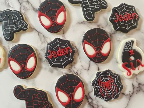 Spider Verse Cookies, Miles Morales Cookies Decorated, Miles Morales Birthday Cake Ideas, Spiderverse Cookies, Miles Morales Theme Party, Miles Morales Spiderman Party, Spiderman Miles Morales Birthday Party, Miles Morales Bday Party, Miles Morales Birthday Party Ideas