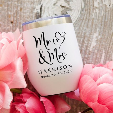 Minimal Calligraphy, Wedding Glassware, Wedding Water Bottles, Wedding Tumblers, Wedding Mementos, Unique Favors, Calligraphy Wedding, Wedding Glasses, Personalized Favors