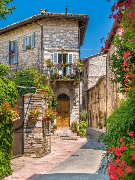 Assisi Italy, Perugia Italy, Central Italy, Italy Landscape, Medieval Village, Italian Village, Umbria Italy, Italy Aesthetic, Beautiful Villages