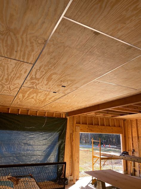 Plywood Ceiling Ideas Living Room, Wood Floor And Ceiling, Plywood Ceiling Ideas, Cielorrasos Ideas, Plywood Ceiling Design, Wall Panel Ceiling, Cladding Ceiling, Ceiling Ideas Living Room, Plywood Wall Paneling