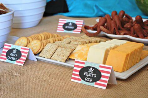 Pirate Party Food, Pirate Food, Kids Pirate Party, Mermaid Pirate Party, Peter Pan Party, Pirate Themed Birthday, Pirate Theme Party, Pirate Halloween, Pirate Day