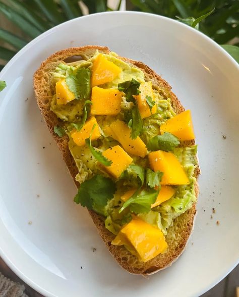 Mango Avocado Toast - Naturallie Plant Based Mango Toast Ideas, Avocado Toast Station, Mango Toast, Mango And Avocado, Mango Avocado, Avocado Toast Recipe, Avocado Breakfast, Egg Toast, Breakfast Toast