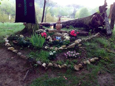 For the second week of the Pagan Blog Project, I decided to write about altars, their roles in Paganism and Wicca and primarily their arr... Druid Altar Ideas, Outside Altar, Alter Witchcraft, Outdoor Altar, Alter Ideas, Goddess Altar, Witchy Garden, Closet Altar, Altar Arrangement