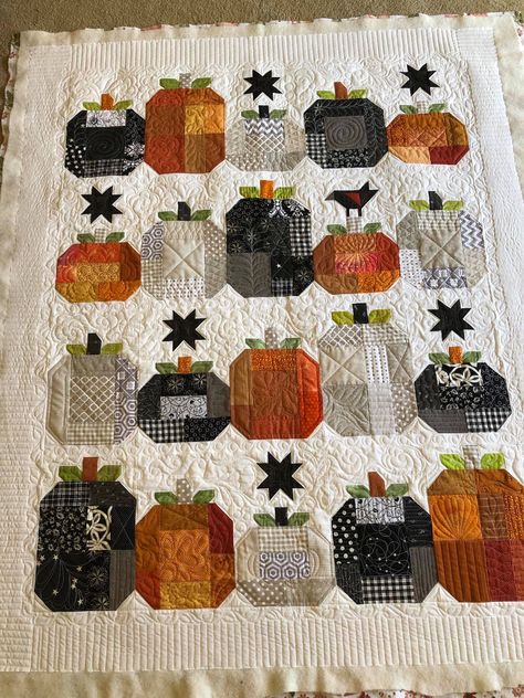 Seasonal Quilted Wall Hangings, Autumn Quilts Patterns, Pumpkin Quilts, Pumpkin Quilt Pattern, Seasonal Quilts, Pumpkin Quilt, Autumn Quilts, Halloween Quilt Patterns, Fall Quilt Patterns