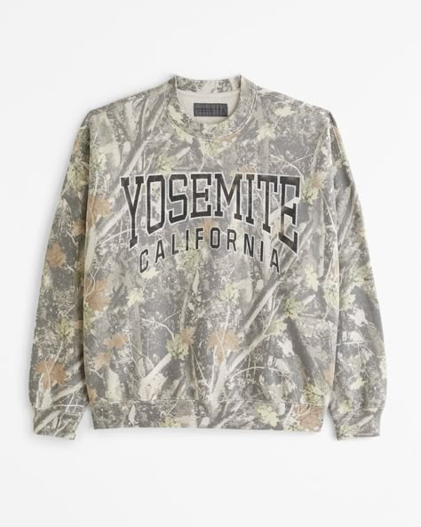 Classic sweatshirt in our softAF fleece fabric and oversized-fit silhouette, featuring Yosemite-inspired graphic detail at chest, crew neckline and banded hem and cuffs. Yosemite California, California Sweatshirt, Abercrombie (women), Camo Sweatshirt, Camo Hoodie, Men's Tops, Embroidered Hoodie, Green Camo, Crew Sweatshirts