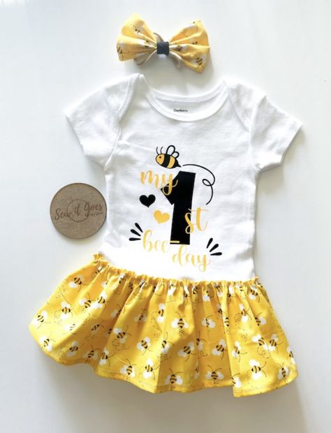 My First Bee Day, Unique 1st Birthday Themes, First Bee Day Party, First Bee Day, Bee Themed Birthday Party, Birthday Bodysuit, Bee Birthday Party, Bee Day, First Birthday Outfit