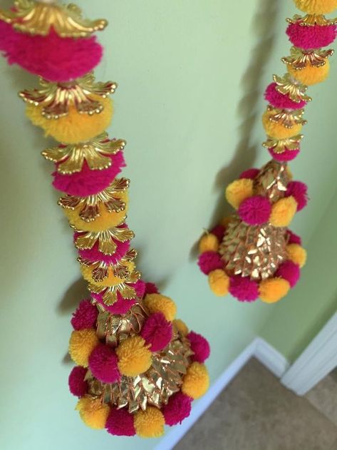 Diwali Party Decor, Sangeet Backdrop, Navratri Decor, Toran Ideas, Kandinsky For Kids, Macrame Toran, Mehendi Party, Toran Design, Saree Ceremony