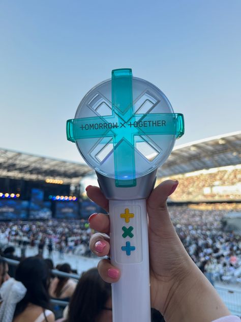 #txtbighit #txt #tomorrowbytogether #yeonjun #soobin #hueningkai #kangtaehyun #beomgyu #lightstick #txtlightstick Txt Lightstick Ver 2, Txt Light Stick, Lightsticks Kpop, Txt Lightstick, Tomorrow Together, Kpop Lightsticks, Kpop Lightstick, Pastel Jewelry, Led Stick