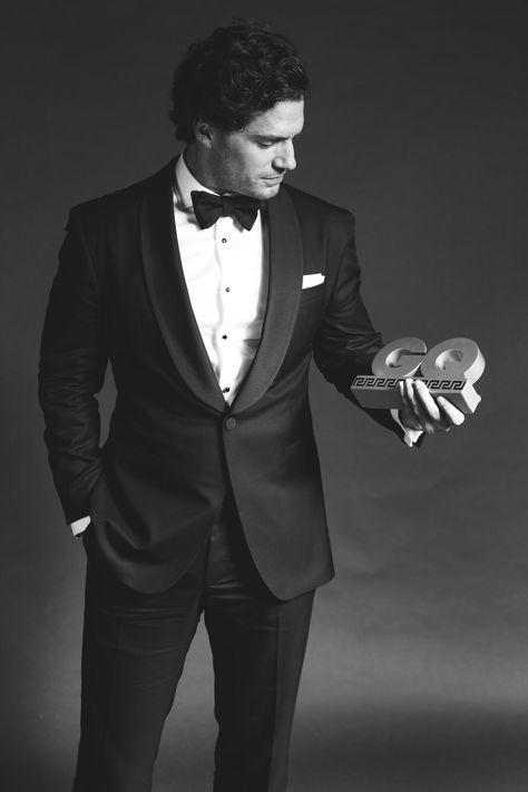 Henry Cavill with his "Movie International" award - © Simon Lohmeyer Henry Cavill Portrait, Henry Cavill Gq, He Has, Gq Awards, Love Henry, Henry Williams, Scott Eastwood, Hollywood Men, King Henry