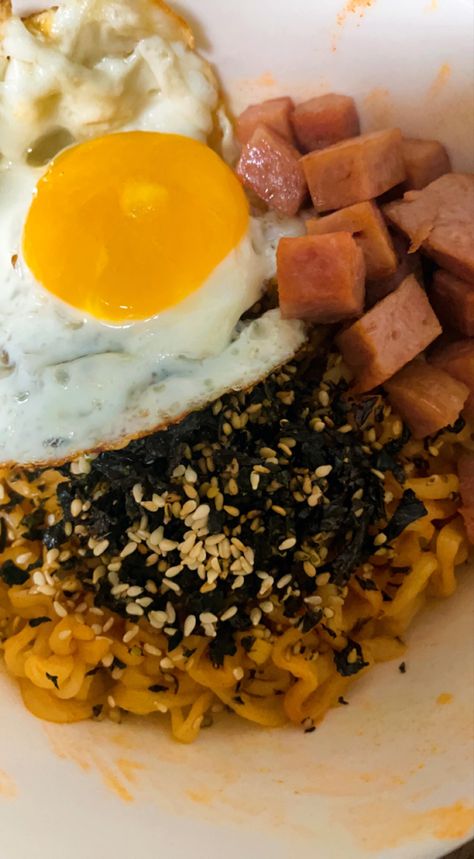 #spicy #eggs #seaweed #spam Egg Snacks, Spicy Eggs, Midnight Snack, Snap Food, Aesthetic Food, Egg, Snacks, Drinks, Ethnic Recipes