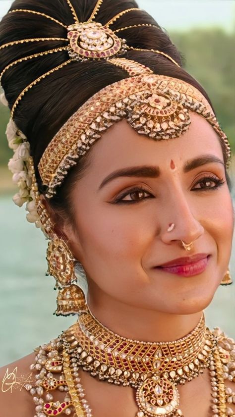 Ponniyin Selvan, Trisha Actress, Trisha Krishnan, Indian Bridal Jewellery, Nose Earrings, Bridal Jewelry Vintage, Indian Woman, Indian Aesthetic, Indian Actress Hot Pics