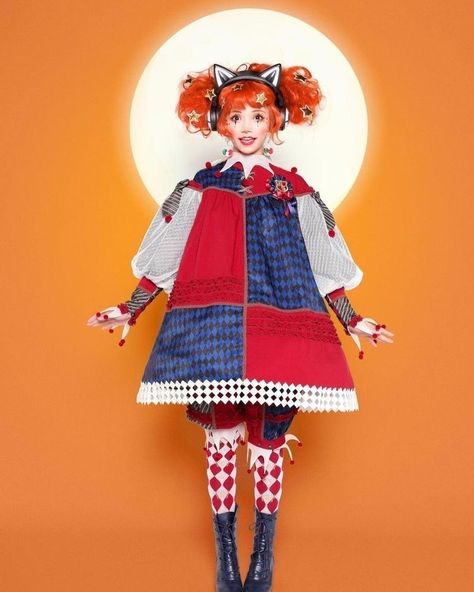 Quirky Pose Reference, Clown Pose Reference, Clown Outfit Drawing, Clown Outfit Aesthetic, Weird Poses Reference, Cute Clown Outfit, Clowncore Fashion, Clown Clothes, Cute Clown