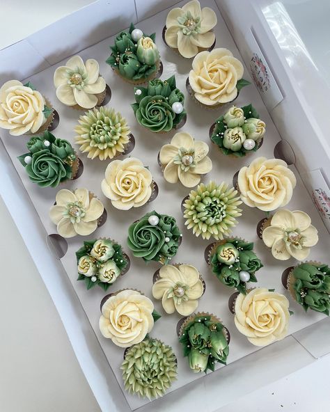 24 x minis for a baby shower 🤍🌿 .... - Petals Bakehouse Floral Baby Shower Cupcakes, Flower Baby Shower Cake, Baby In Bloom Cupcakes, Dumbo Baby Shower Theme, Baby Shower Cupcakes For Boy, Wildflower Baby Shower, Baby Shower Theme Decorations, Floral Cupcakes, Cupcake Cake Designs