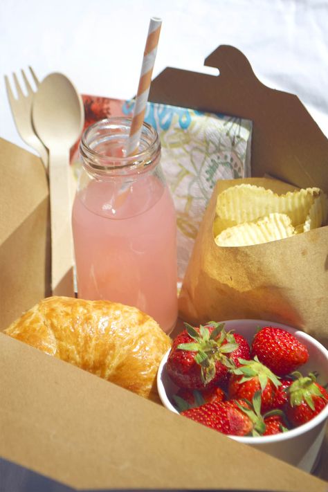 Party Lunch Boxes Birthday, Park Party Food Ideas Picnic Birthday, Kids Party Lunch Box Ideas, Picnic Box Lunch, Birthday In The Park, Kids Picnic Foods, Kids Picnic Parties, Picnic Bday, Party Lunch Boxes