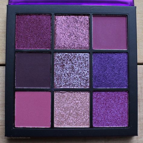 Purple Eyeshadow Pallete, Purple Makeup Palette, Psychic Outfit, Purple Eyeshadow Palette, Huda Beauty Eyeshadow Palette, Huda Beauty Eyeshadow, Scene Makeup, Purple Palette, Makeup Pallets