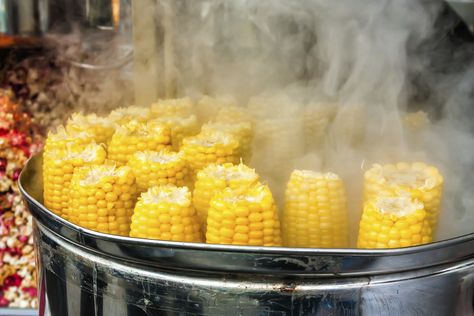 How to Steam Corn in a Steamer | eHow.com Steam Corn On The Cob, Corn On The Con, Sunbasket Recipes, Steam Corn, Fresh Corn On The Cob, Boiled Corn, Steam Veggies, Creamy Corn, Seafood Boil