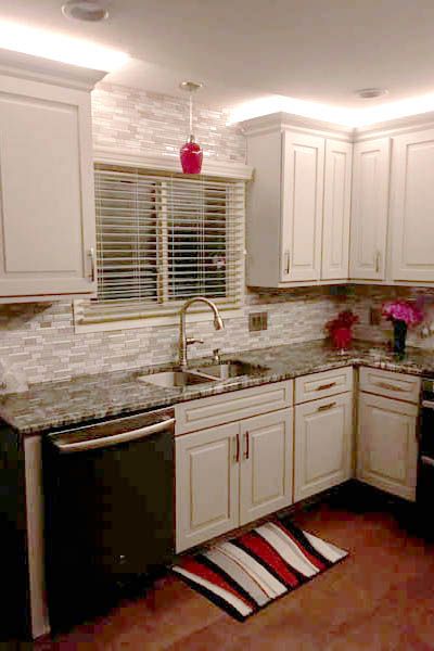 Lights Above Kitchen Cabinets, Kitchen Cabinets Lighting, Top Kitchen Cabinets Decor, Above Cabinet Lighting, Over Cabinet Lighting, Top Of Kitchen Cabinets, Top Kitchen Cabinets, Top Of Cabinets, Light Kitchen Cabinets