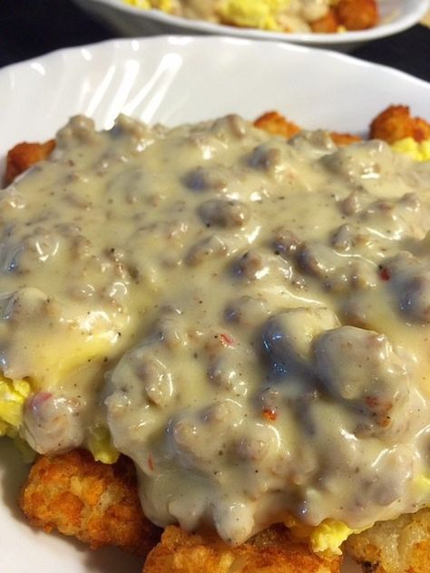 Tater Tots and Sausage Gravy Country Breakfast Bowls, Breakfast Bowl Ideas, Baked Tater Tots, Sausage Gravy Casserole, Casserole Crockpot, Gravy Casserole, Microwave Meals, Breakfast Bowls Recipe, Winning Recipes