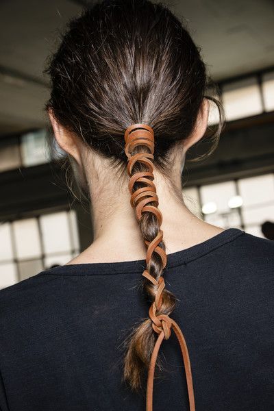 Bohemian Hair Styles, Mizuhara Kiko, Bohemian Hair, Minimalist Hair, High Hair, Backstage Runway, Hair Arrange, Ponytail Styles, Grunge Hair