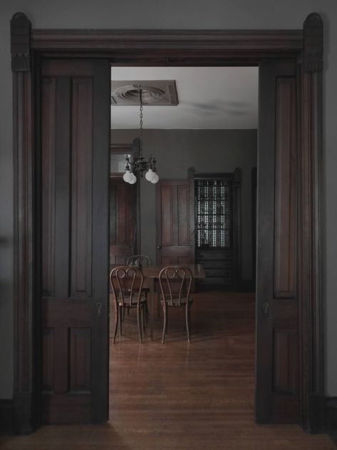 House In Nebraska, Moody Dining Room, Old World Interiors, Dark And Moody Interiors, Modern Traditional Style, Moody Interiors, Flat Ideas, Dark And Moody, Architectural Antiques