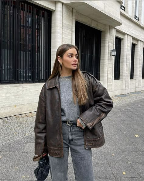 Mary Kate Style, Soft Autumn Street Style, Distressed Brown Leather Jacket, Oversize Brown Leather Jacket, Birthday Week Outfits, How To Style A Brown Leather Jacket, Oversized Corduroy Jacket Outfit, Leather Brown Jacket Outfit, Fall Jackets 2024