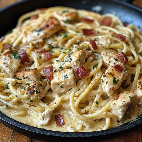 🍝 Creamy Chicken Carbonara: Comfort Food at Its Finest! 🥓🍗 Indulge in the creamy, cheesy goodness of this mouthwatering Chicken Carbonara! 🍝🥓 This classic Italian dish is elevated with tender chicken, crispy bacon, and a velvety Parmesan sauce that coats every strand of spaghetti. It’s the ultimate comfort food for those nights when you just need a little extra warmth and flavor on your plate. Ingredients: 400g spaghetti 2 chicken breasts, diced 150g bacon, diced 3 cloves garlic, minced 2 e... Creamy Chicken Carbonara, Alfredo Sauce Recipe Homemade, Chicken Carbonara, Yams Recipe, Chicken Crispy, Alfredo Sauce Recipe, Classic Italian Dishes, Parmesan Sauce, Tender Chicken