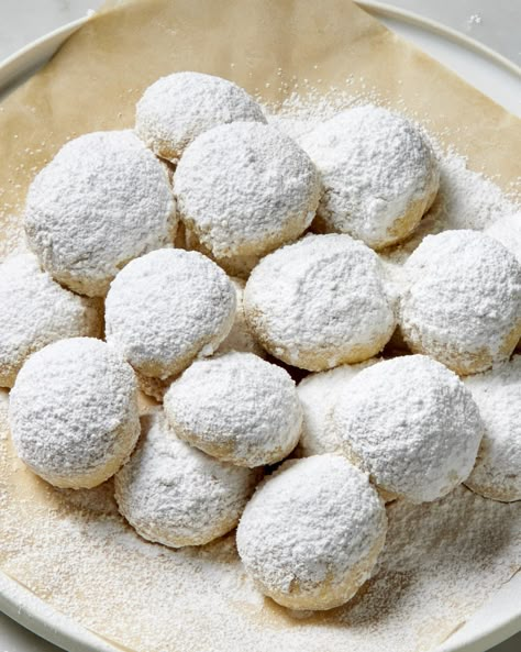 Close up shot of a pile of cookies on a white plate. Snow Ball Cookies, Banana Cookie Recipe, Banana Cookie, Ball Cookies, Popular Desserts Recipes, Snowball Cookie Recipe, Butter Oatmeal Cookies, Snow Balls, Christmas Baking Cookies