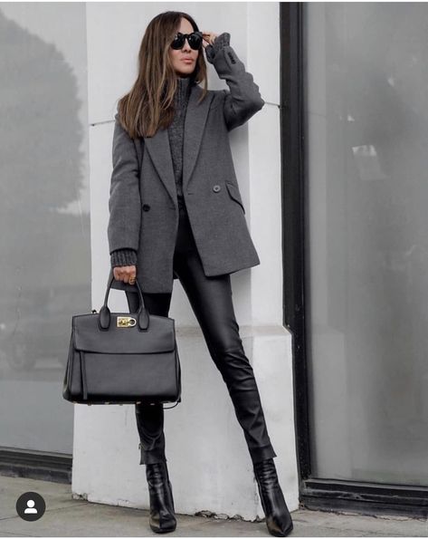 Fall Fashion Colors, Leather Pants Outfit, Herringbone Blazer, Coachella Fashion, Corporate Outfits, Mode Inspo, Blazer Outfits, Winter Fashion Outfits, Fashion Colours