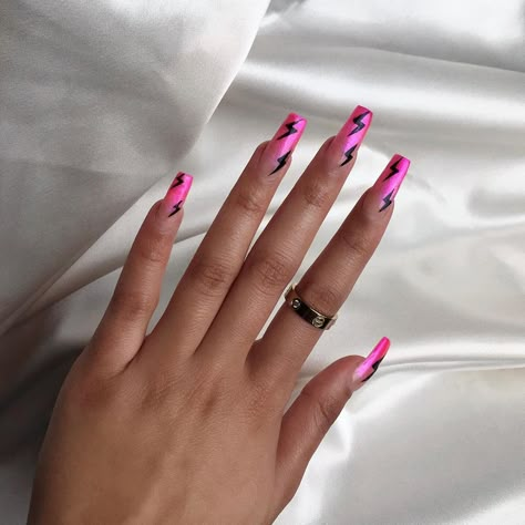 Lighting Bolt Nails Designs, Nails On Brown Skin, Black Pink Nails, Bolt Nails, Bb Nails, Lightning Bolt Nails, Music Note Nails, Pink Ombré Nails, Lightning Nails