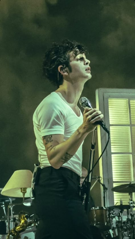 Matty 1975, Matthew Healy, Matt Healy, Silly Songs, Matty Healy, The 1975, Great Bands, My Vibe, Cool Bands