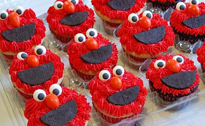 Elmo cakes Elmo Birthday Cake, Sesame Street Cupcakes, Elmo Cupcakes, Sesame Street Cake, Elmo Cookies, Elmo Cake, Baby Recipes, Elmo Birthday Party, Birthday Cake Pictures