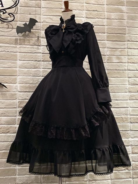 Gaun Abad Pertengahan, Black Frock, Lolita Outfits, Old Fashion Dresses, Goth Dress, Fairytale Dress, Vestidos Vintage, Gothic Dress, Gothic Outfits