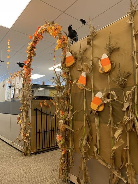 14 Halloween Office Cubicle Decor Ideas » Lady Decluttered Fall Office Decorations Ideas, Desk Decoration Halloween, Fall Decor For Cubicle, Fall Decor School Hallway, Thanksgiving Desk Decorations, Fall Cubical Decor, Cubicle Decor Office Halloween, Office Pumpkin Patch Decor, Pumpkin Patch Office Decorations